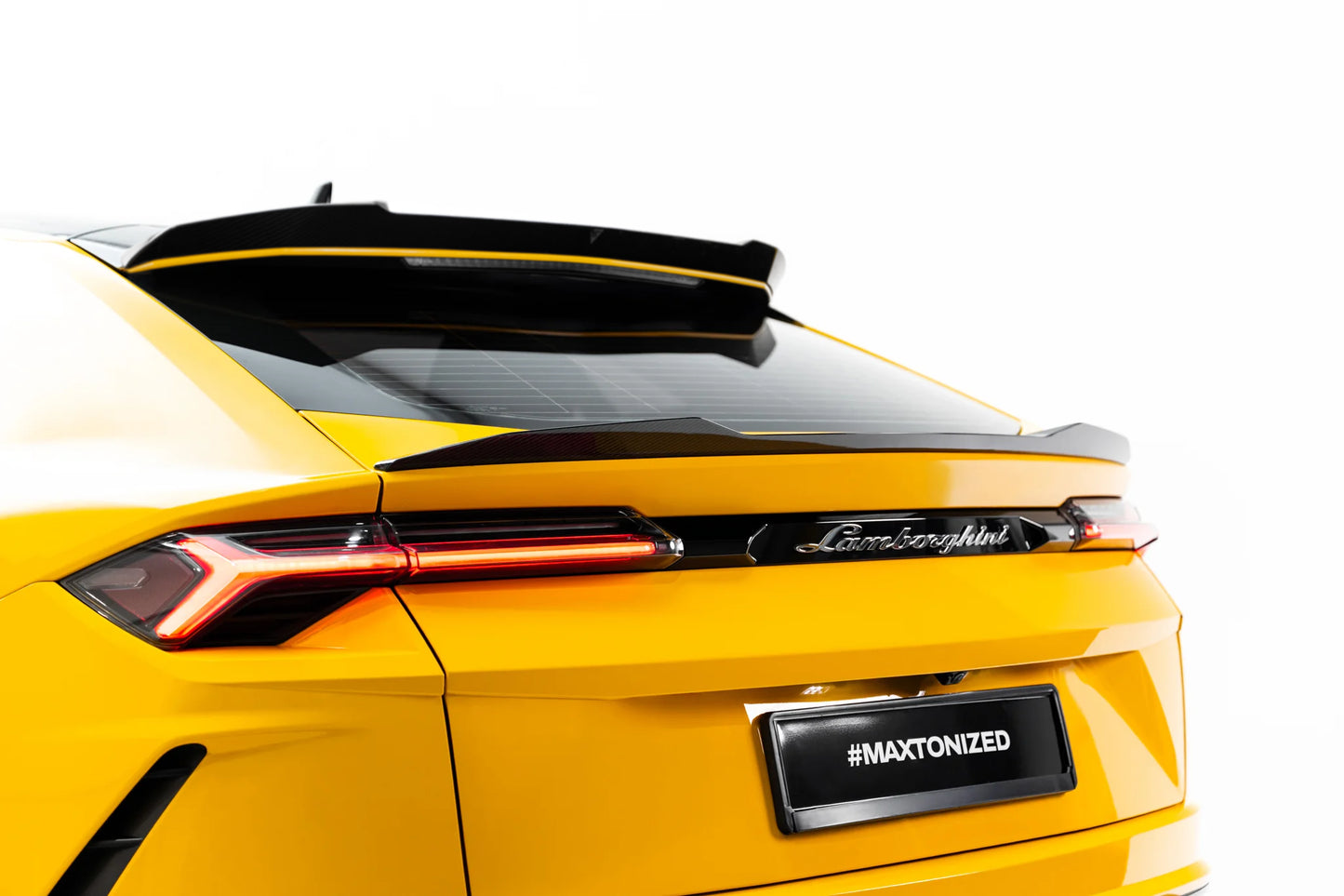 Set of Prepreg Carbon Splitters Lamborghini Urus Mk1