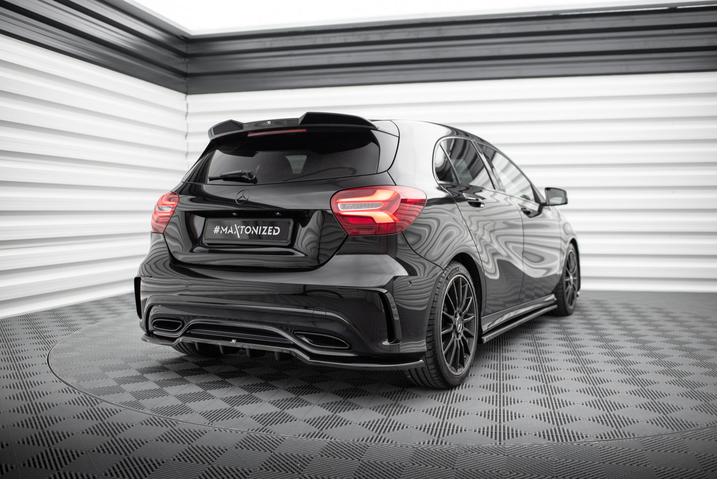 Hinten Splitter (Mit Einem Vertikalem Balken) Mercedes-Benz A AMG-Line W176 Facelift