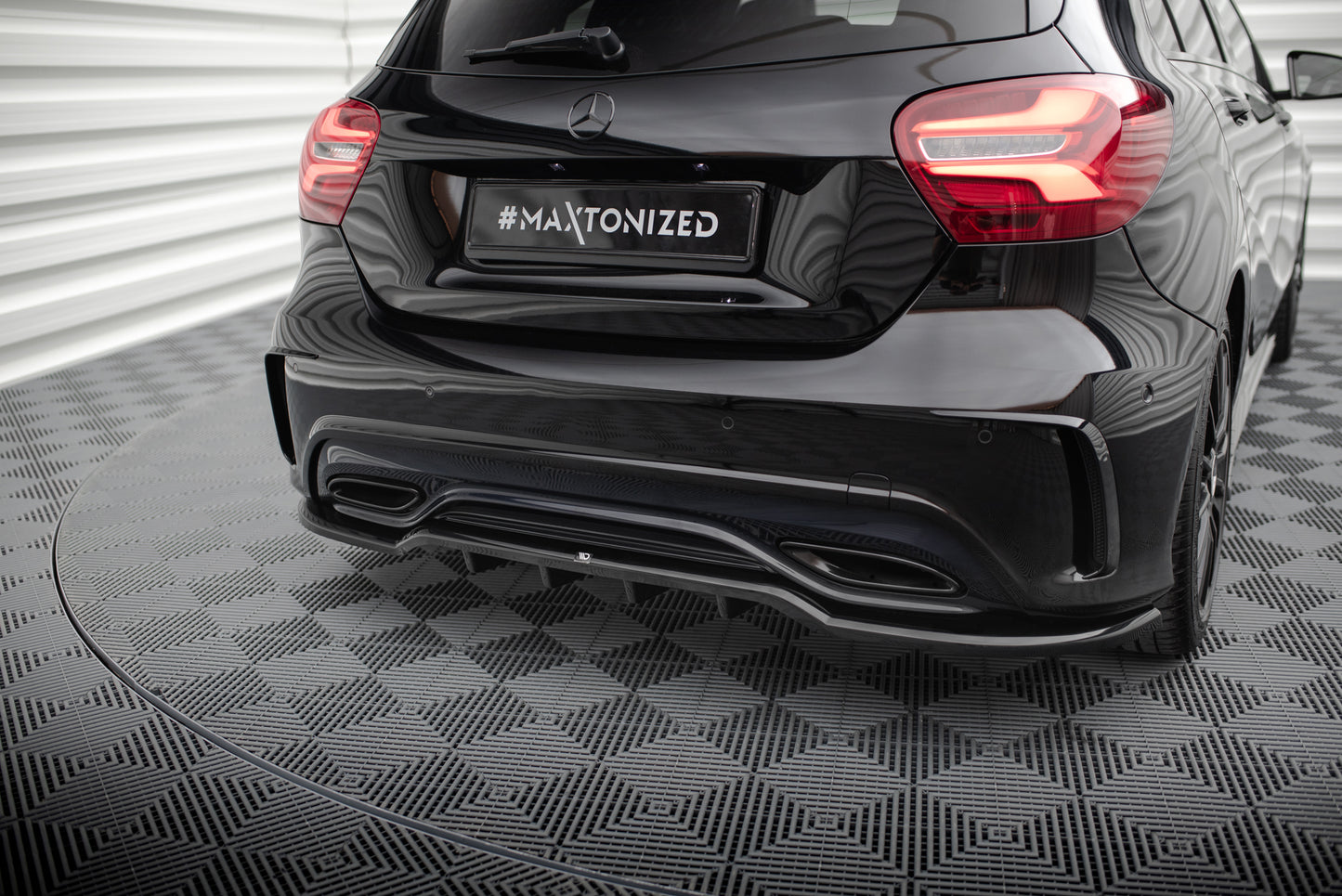Hinten Splitter (Mit Einem Vertikalem Balken) Mercedes-Benz A AMG-Line W176 Facelift