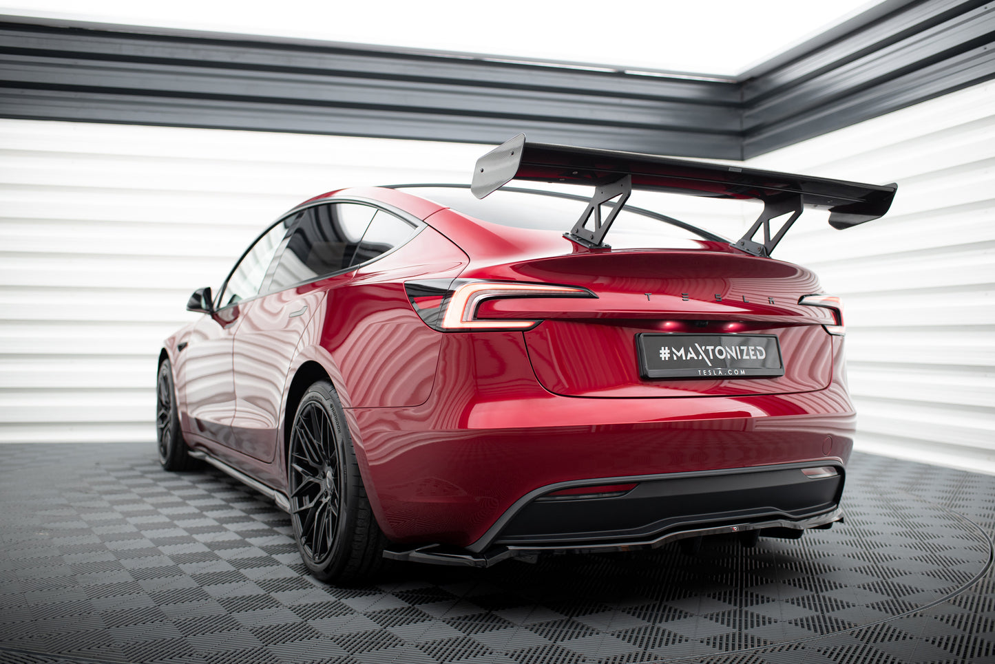 Karbonowy Spoiler Tesla Model 3