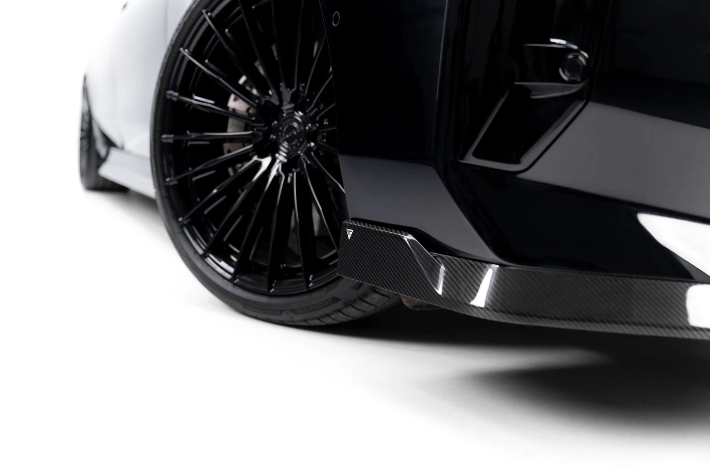 Prepreg Carbon Fiber Front Diffusor BMW 7 M-Pack / M760e / i7 M-Pack G70