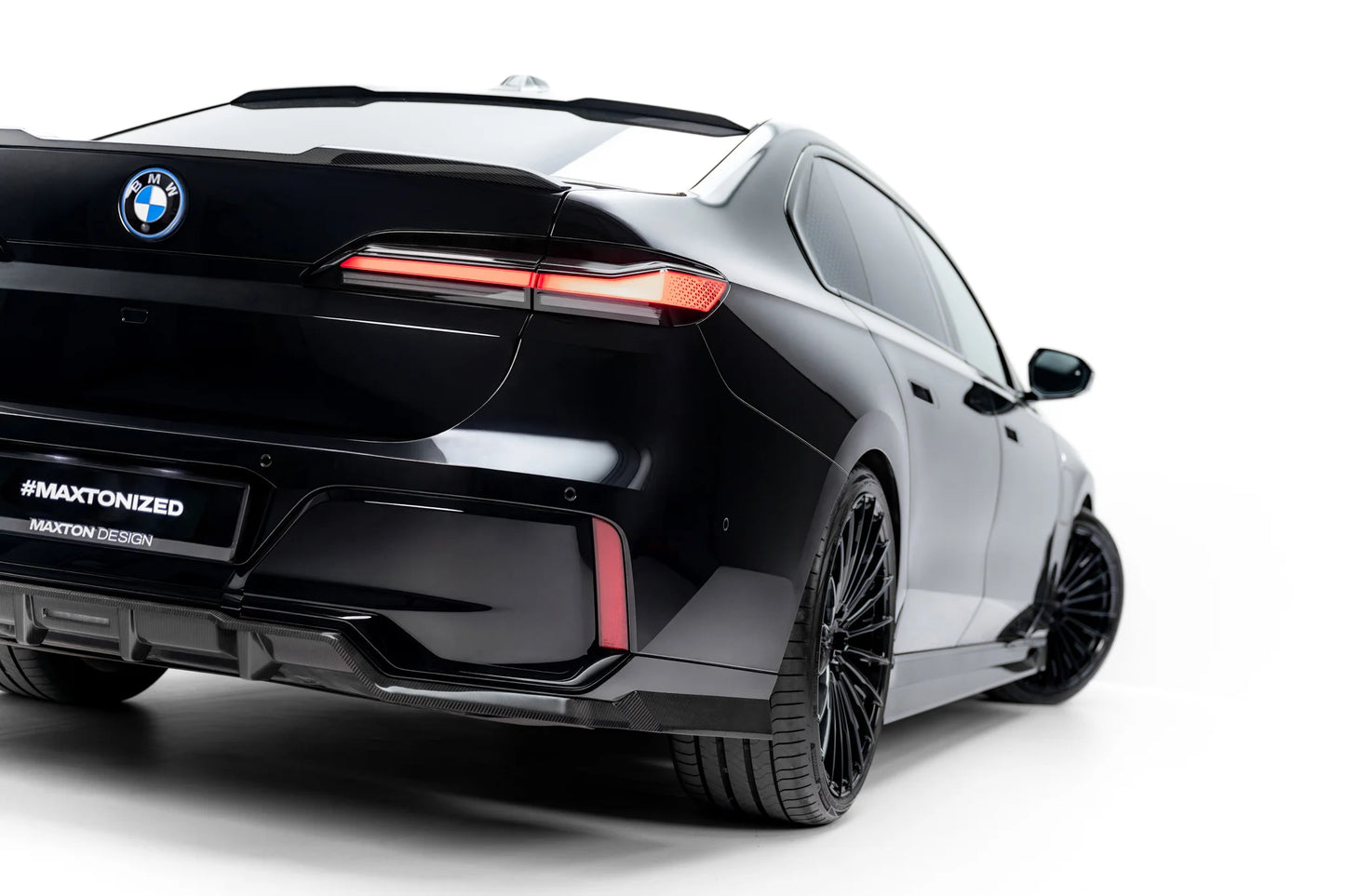 Prepreg Carbon Fiber Rear Splitter (with vertical bars) BMW 7 M-Pack G70