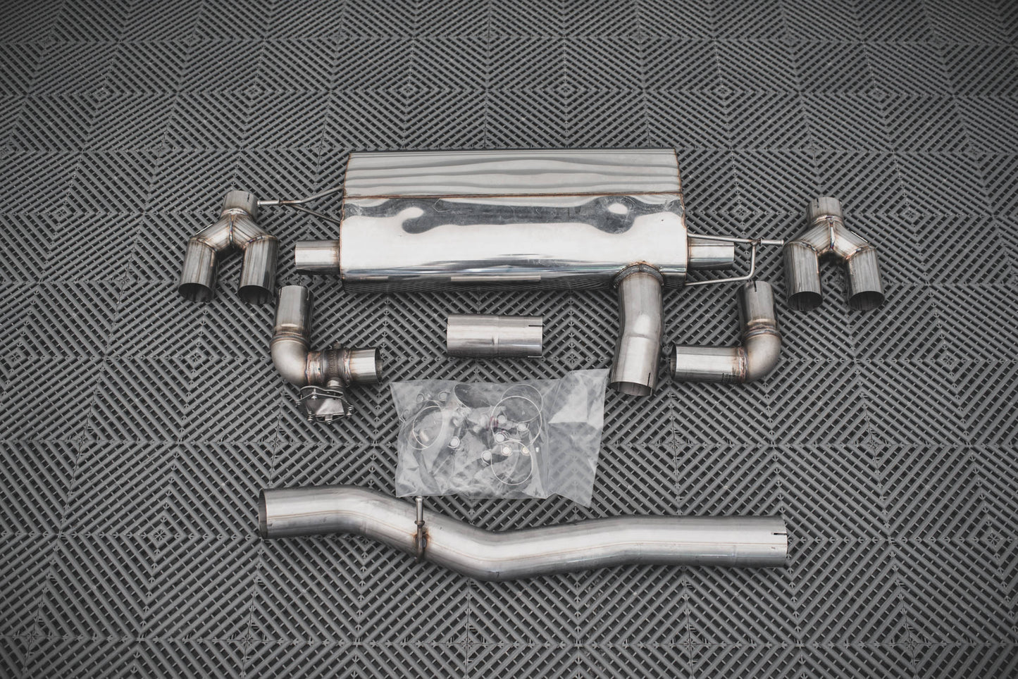 Rajout Du Pare-Chocs Arriere V.2 + échappement Milltek Sport BMW M135i F40