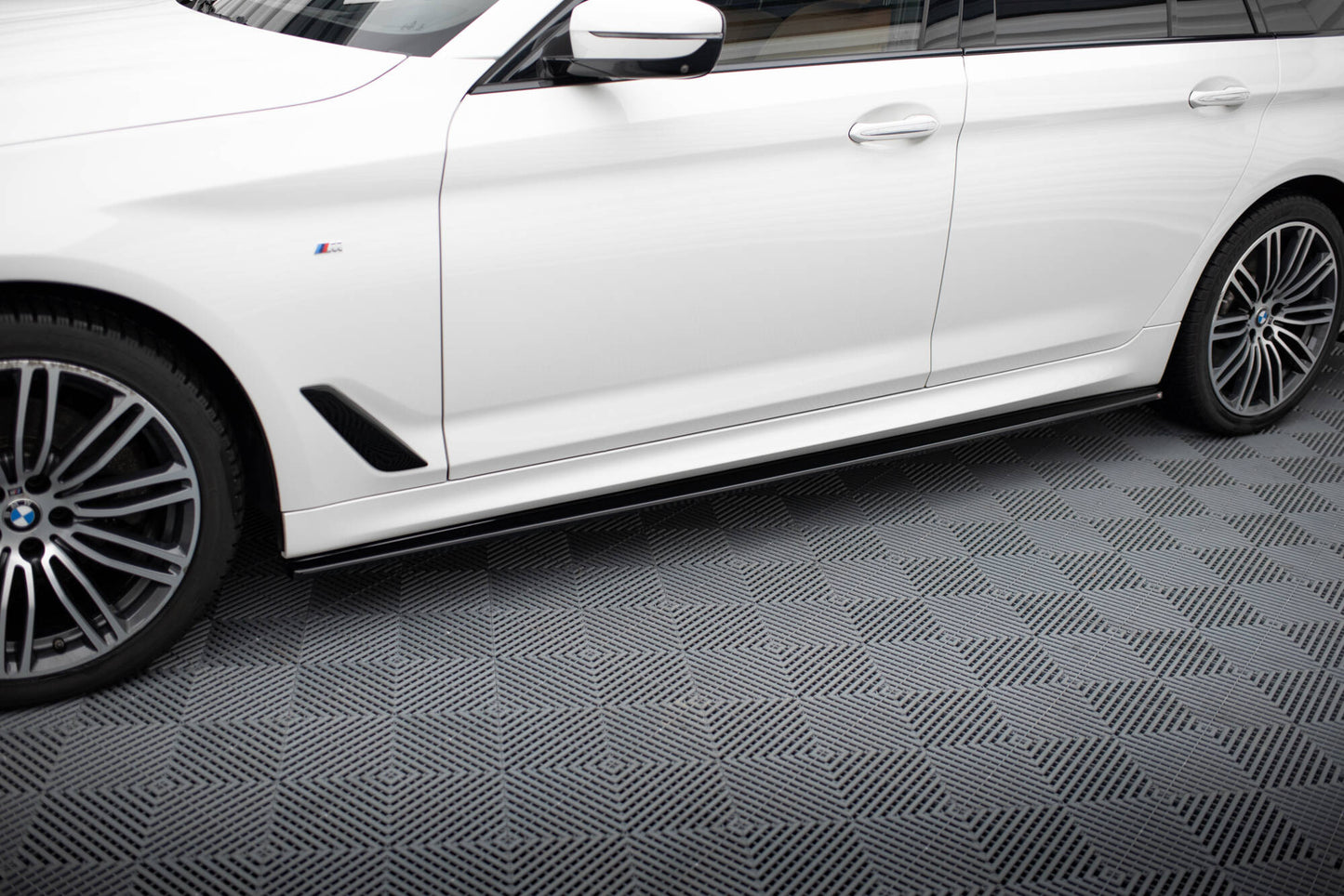 Side Skirts Diffusers V.1 BMW 5 M-Pack / M550d / M550i G30/ G31 