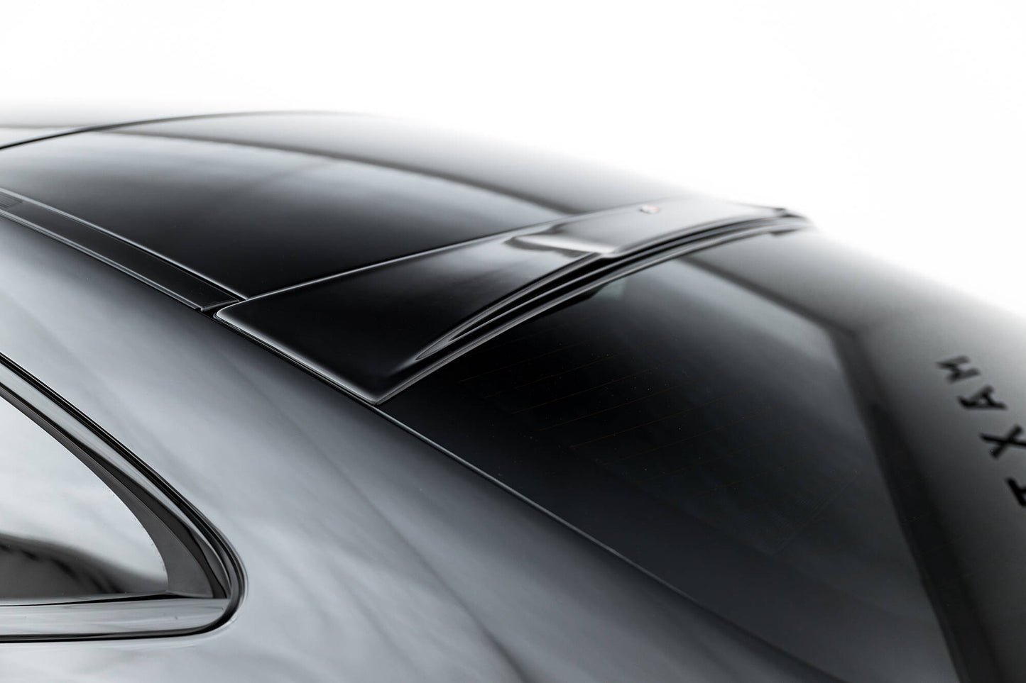 The extension of the rear window Mercedes-AMG CLE 53 / AMG-Line C236