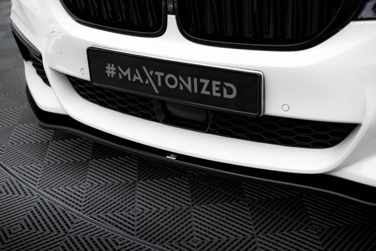 Front Splitter V.2 for BMW 5 M-Pack / M550d / M550i G30/ G31 M-Pack