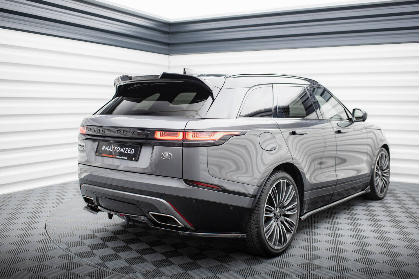 Rear Splitter (with vertical bars) V.1 Land Rover Range Rover Velar R-Dynamic Mk1