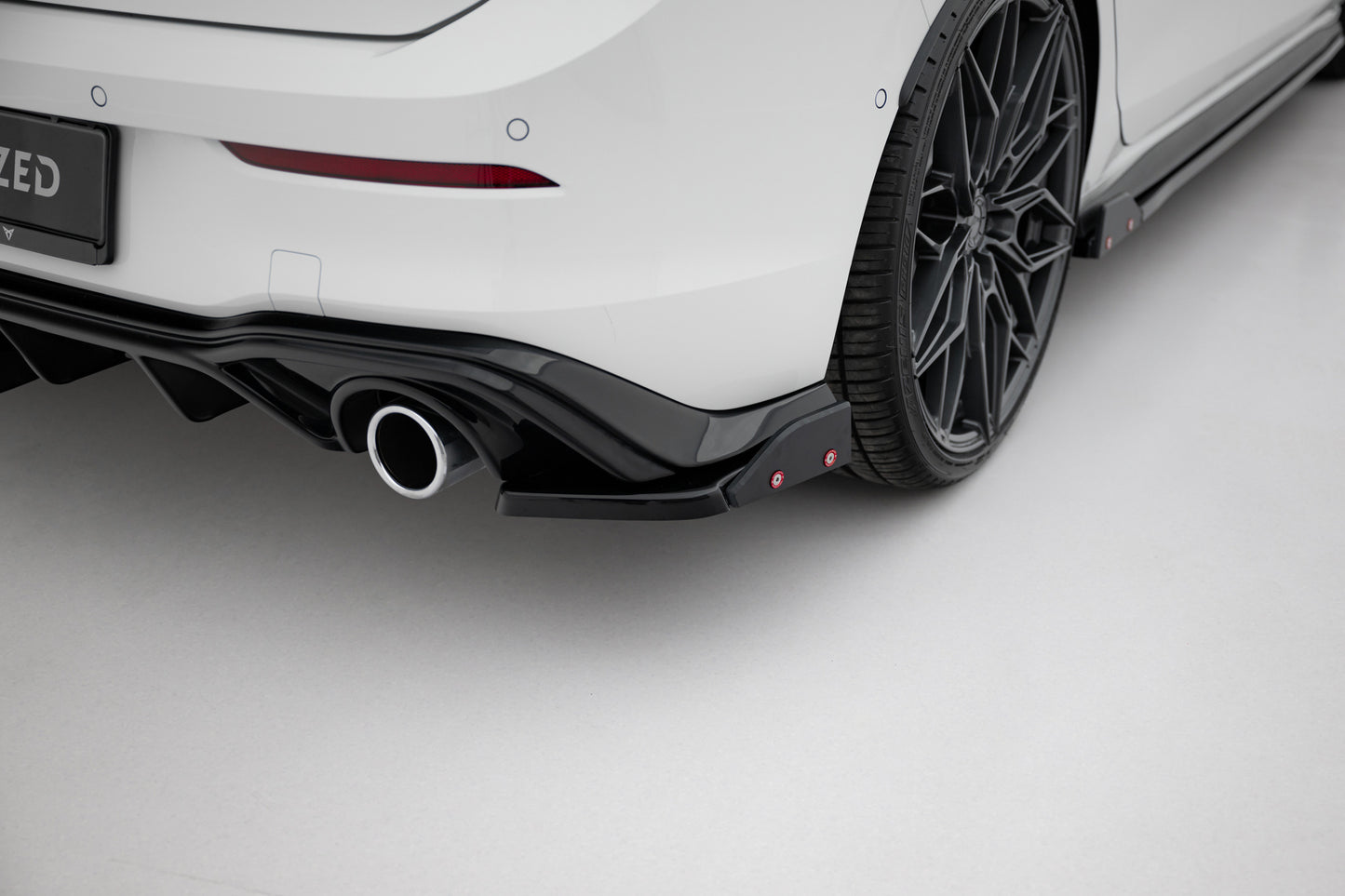 Rear Side Splitters V.4 + Flaps Volkswagen Golf GTI / GTE Mk8