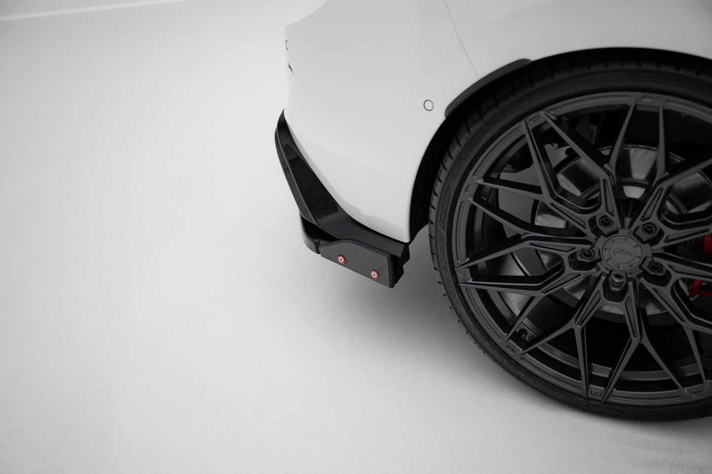Rear Side Splitters V.4 + Flaps Volkswagen Golf GTI / GTE Mk8