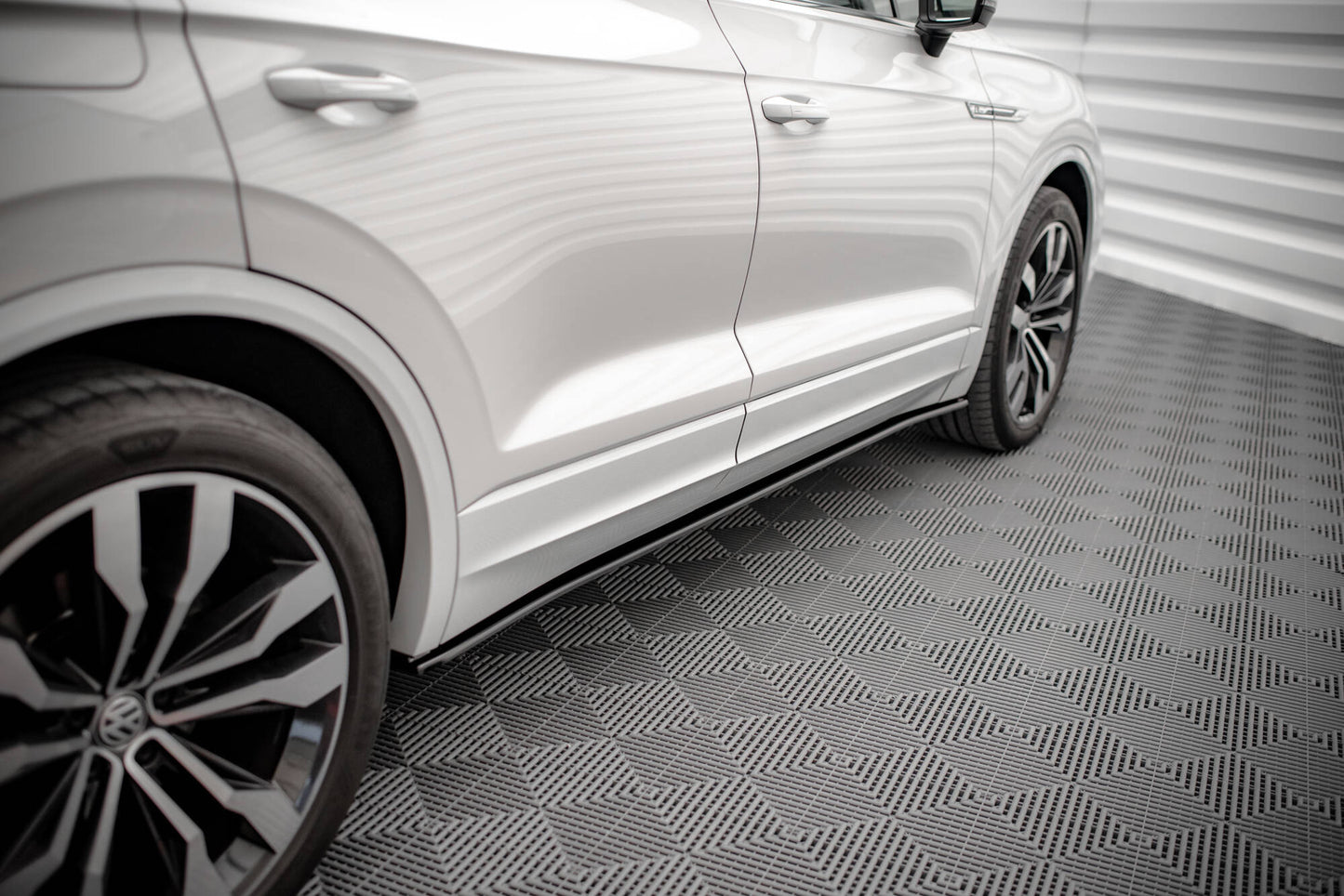 Set of Splitters Volkswagen Touareg R-Line Mk3